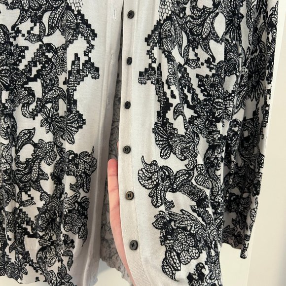 H&M Size Large Black and White Sweater Cardigan - Picture 2 of 4